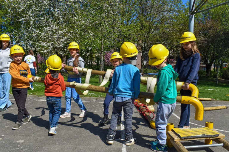 Kinderen werken op 'De Werf'