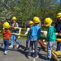 Kinderen werken op 'De Werf'